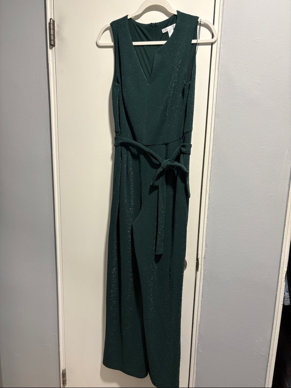 London Times Dark Green Sleeveless Jumpsuit with V-Neck and Tie Waist
